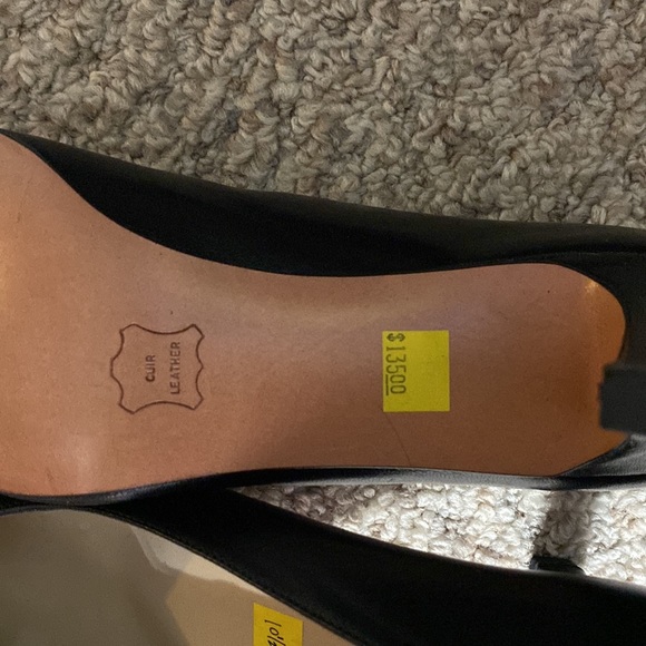 I am selling high heels. - Picture 4 of 4
